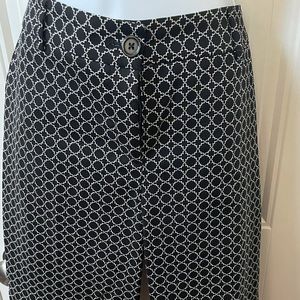 Black and white patterned capris